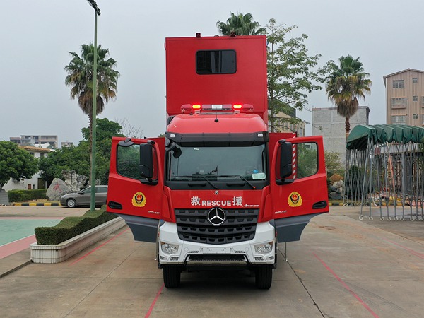 奔馳通訊指揮車(chē)