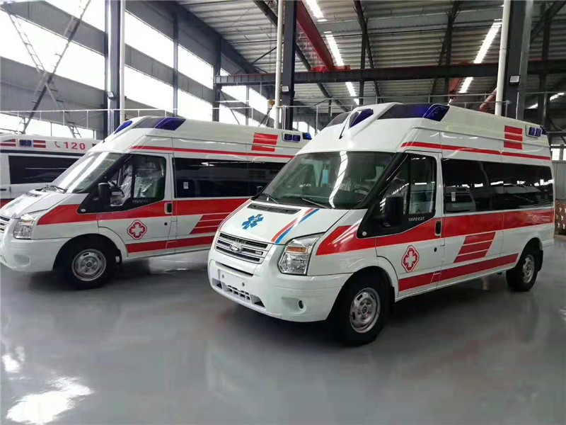 福特V348長(zhǎng)軸高福星頂救護(hù)車(chē)